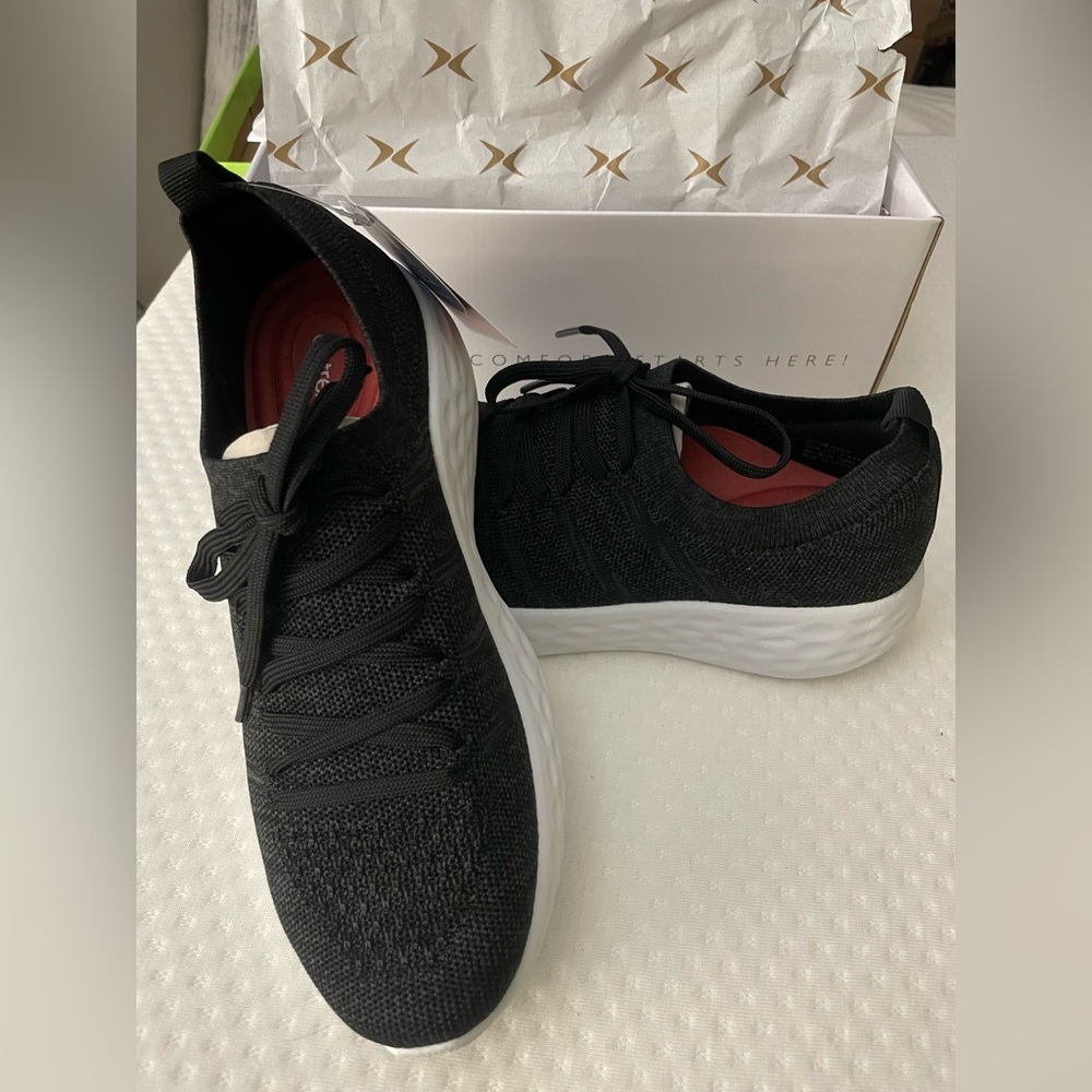 New - Aetrex Sadie Black Knit Athletic Sneakers with White Soles